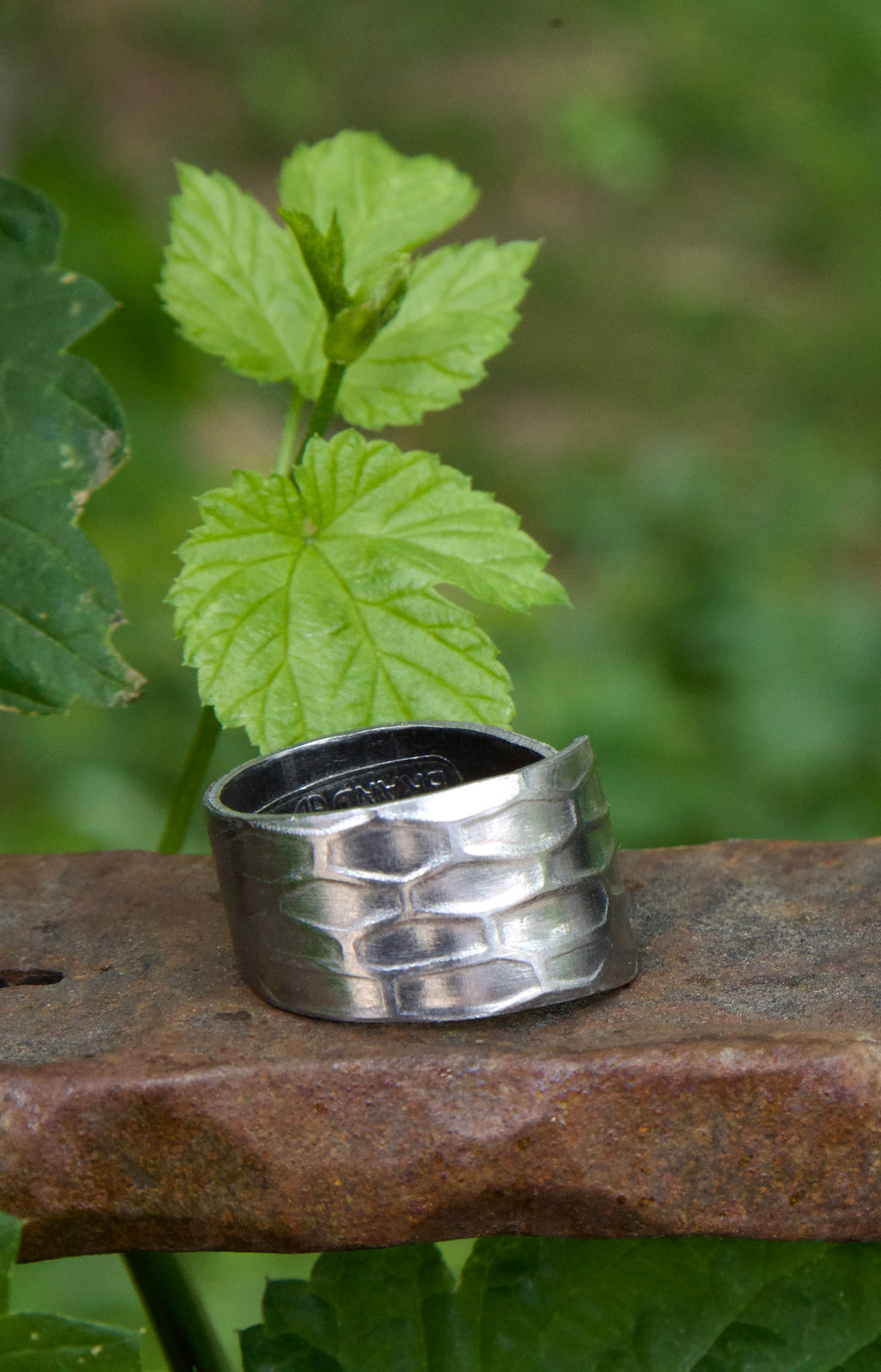 Snakes skin ring
